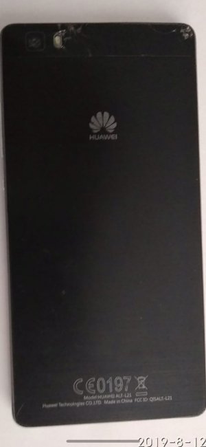 telefon marki Huawei koloru czarnego.