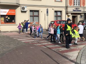 dzieci i policjantki