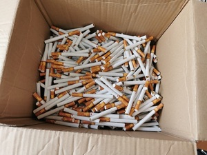 kilkaset sztuk papierosów w kartonie