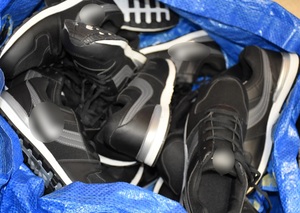 kilka par obuwia w kolorze czarnym