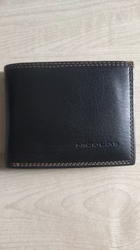 czarny portfel