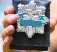 odznaka policyjna bez numeru identyfikacyjnego