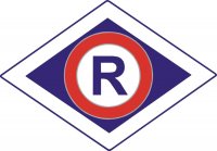 Logo policjantów drogówki z wielkim R w środku.